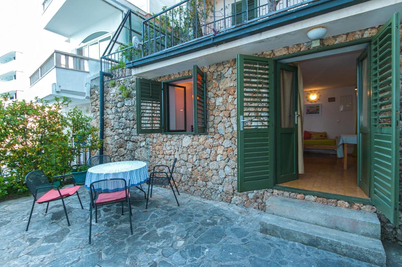 Apartments By The Sea Brela, Makarska - 16950 Exterior foto